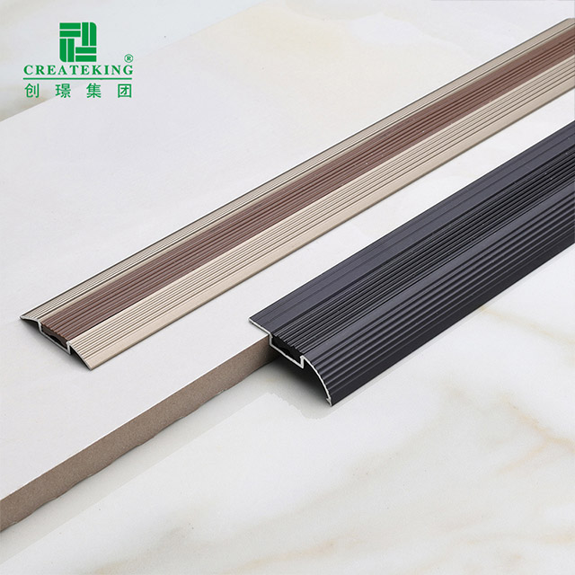 4.95x33mm 铝质防滑门槛条，带橡胶嵌件