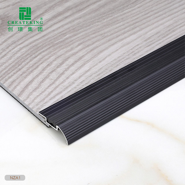 4.95x33mm 铝质防滑门槛条，带橡胶嵌件