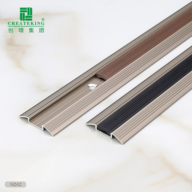 4.95x33mm 铝质防滑门槛条，带橡胶嵌件